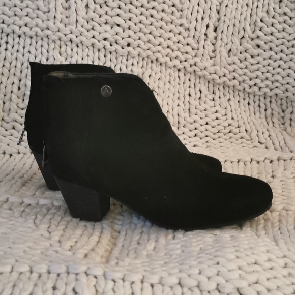 Waterproof black suede booties - Picture 2 of 4